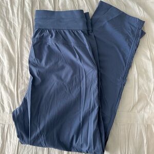 perfect condition Lululemon dance studio 25’ crop pants size 6! color pitch blue